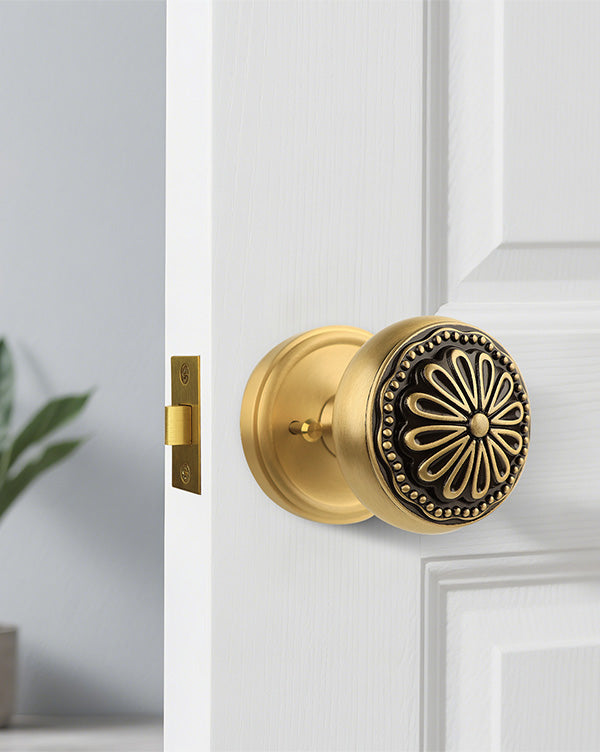 Black and Brushed Brass Door Knobs – Privacy Interior Handle with Floral Medallion, Elegant Art Deco Style for Bedroom and Bathroom Doors (Black and Brushed Brass, Privacy-2.375)